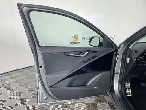 Used 2023 Kia Niro SX Touring FWD image 34