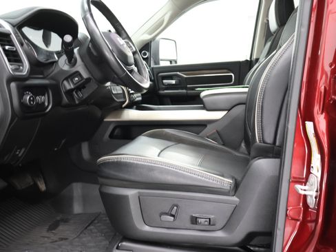 Used 2024 RAM 2500 Laramie AWD/4WD image 7