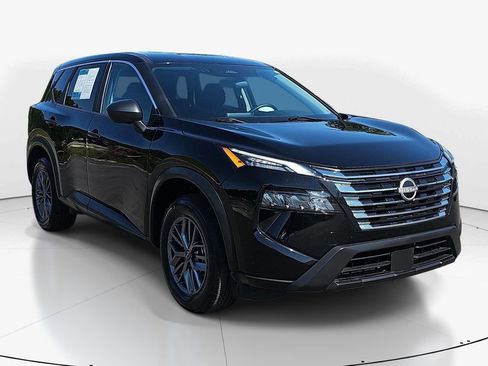 Used 2024 Nissan Rogue S FWD image 3