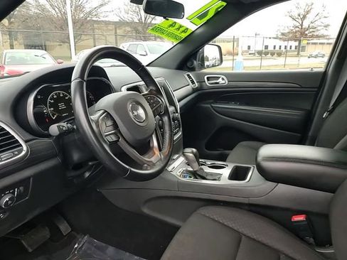 Used 2021 Jeep Grand Cherokee Laredo image 9