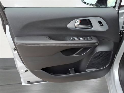 New 2026 Chrysler Pacifica Limited w/ S Appearance Package image 18