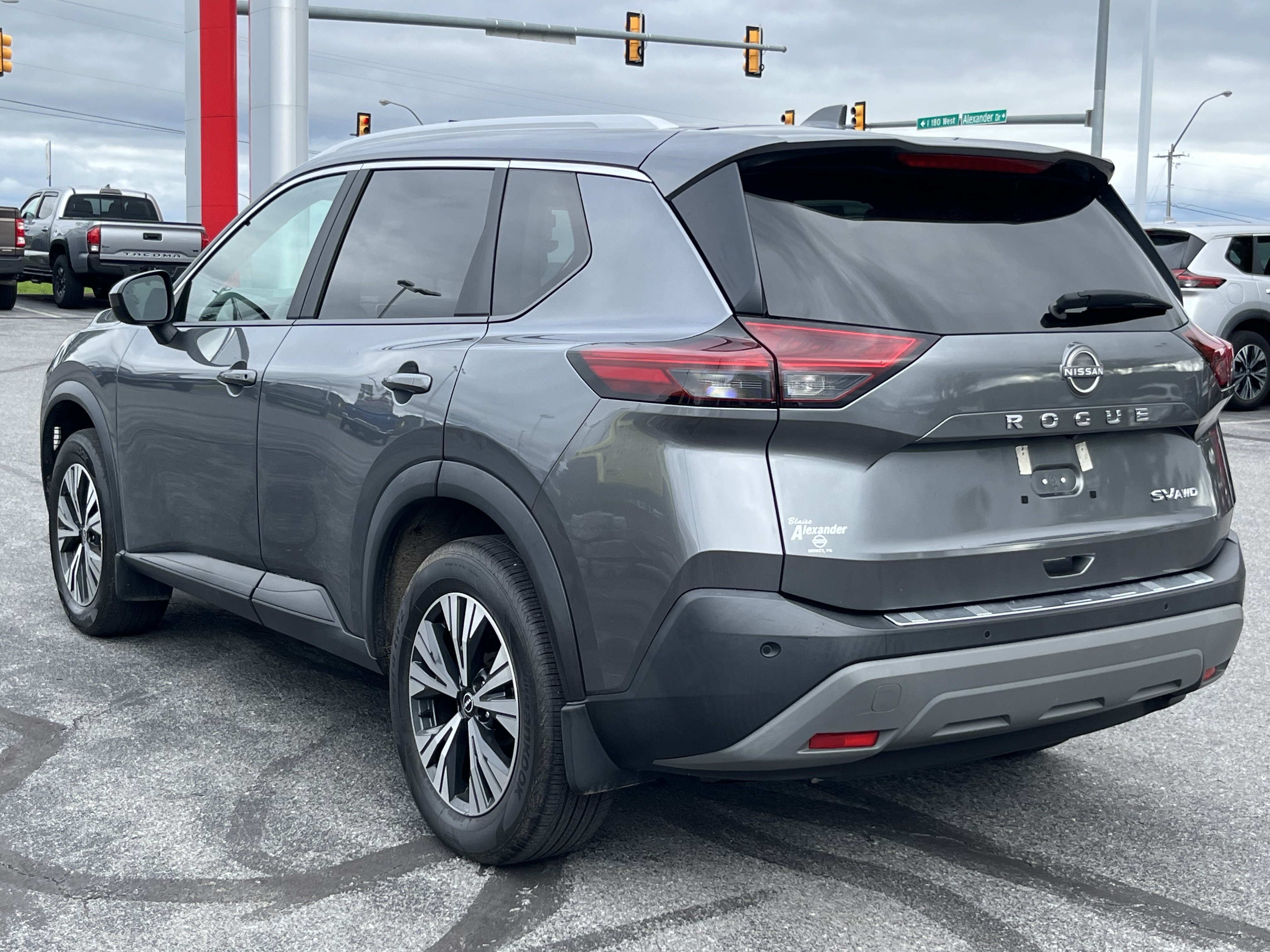 Used 2023 Nissan Rogue SV w/ SV Premium B Package AWD/4WD image 9