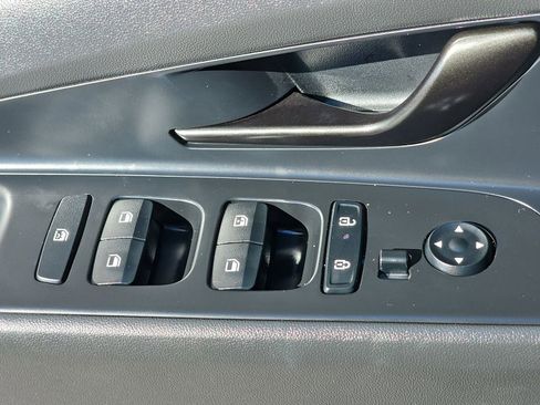 Certified 2025 Hyundai Elantra SEL image 31