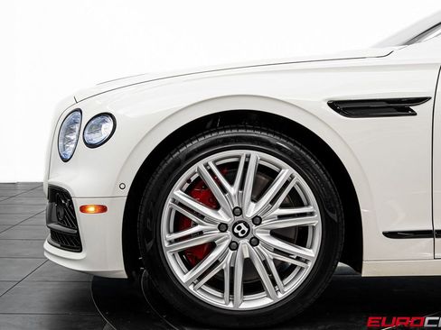 Used 2023 Bentley Flying Spur V8 image 13
