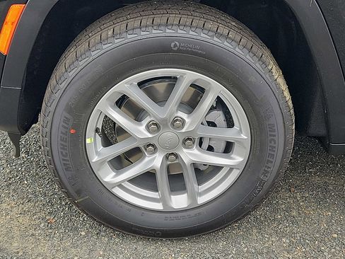 New 2025 Jeep Grand Cherokee 4WD image 5