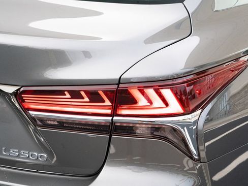 Used 2018 Lexus LS 500 F Sport w/ Accessory Package (Z2) RWD image 14