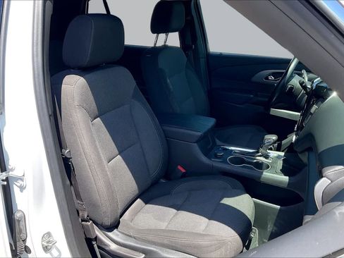 Used 2023 Chevrolet Traverse LT FWD image 8