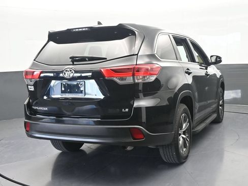 Used 2019 Toyota Highlander Plus FWD image 5