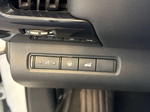 Used 2025 Nissan Pathfinder SV AWD/4WD image 19