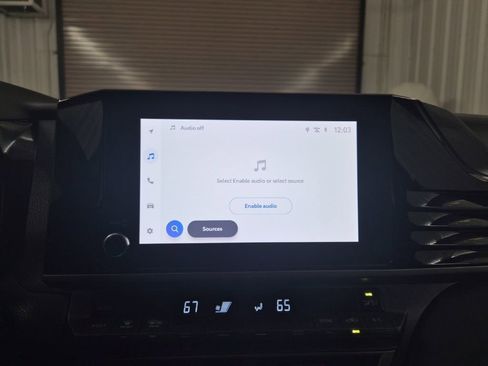 Used 2025 Toyota Camry LE image 28