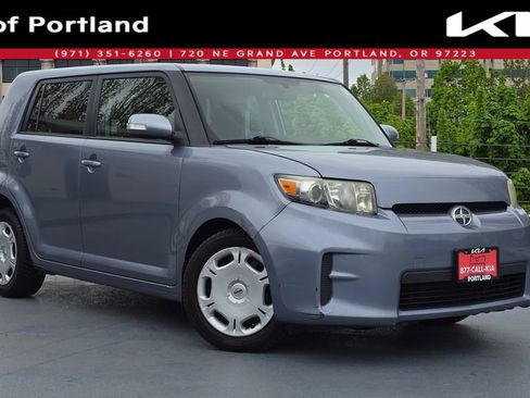 Used 2012 Scion xB FWD image 1