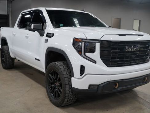 Used 2022 GMC Sierra 1500 Elevation w/ Elevation Premium Package AWD/4WD image 7
