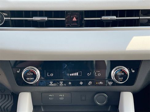 New 2025 Mitsubishi Outlander SE image 16