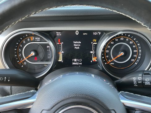 Used 2018 Jeep Wrangler Unlimited Sahara w/ Uconnect 4C Nav & Sound Group AWD/4WD image 27