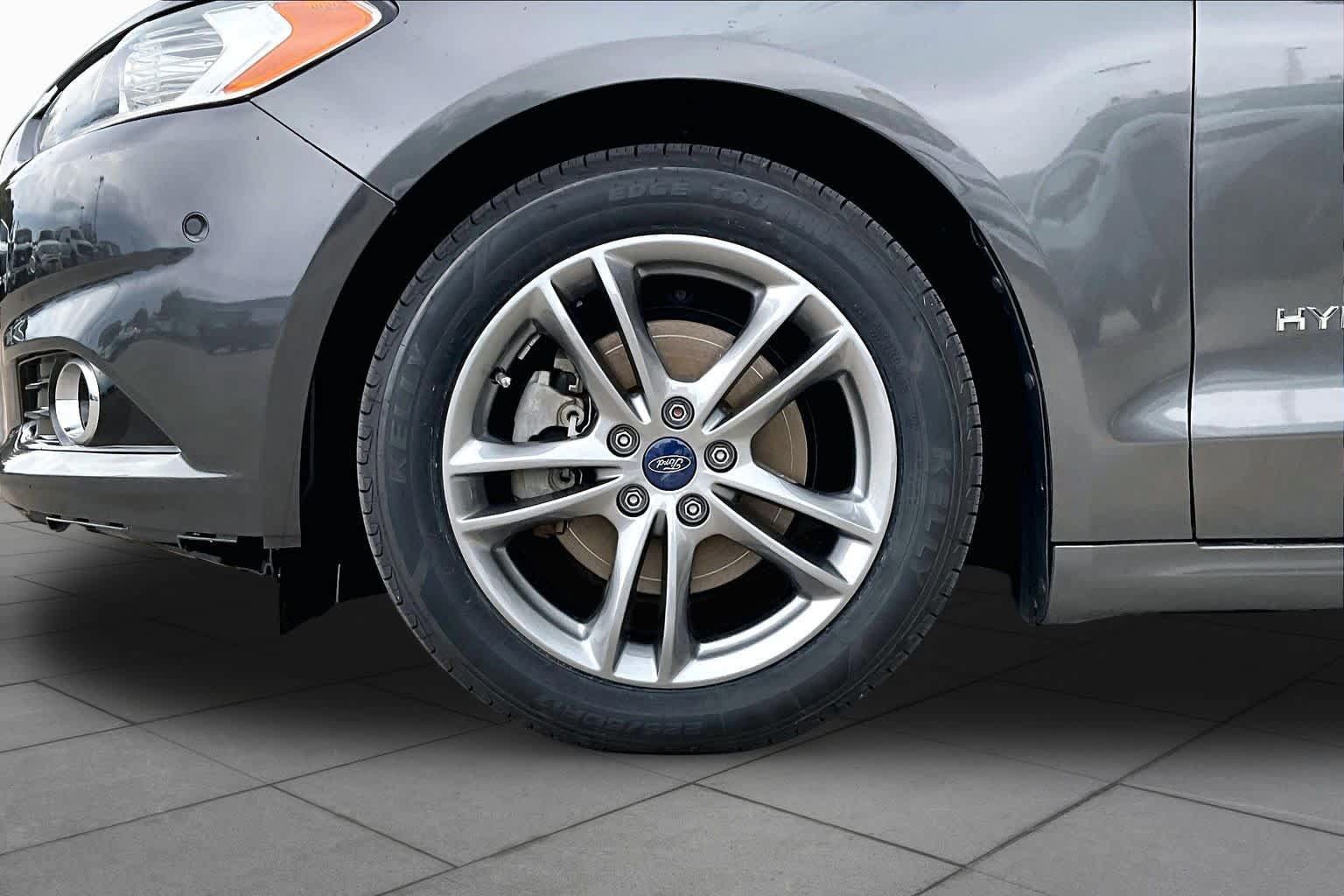 Used 2015 Ford Fusion Titanium FWD image 11
