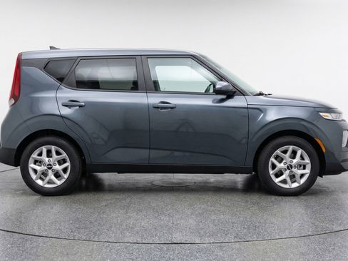 Used 2025 Kia Soul LX w/ LX Technology Package image 11