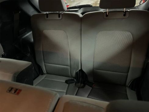 Used 2013 Hyundai Santa Fe GLS image 12