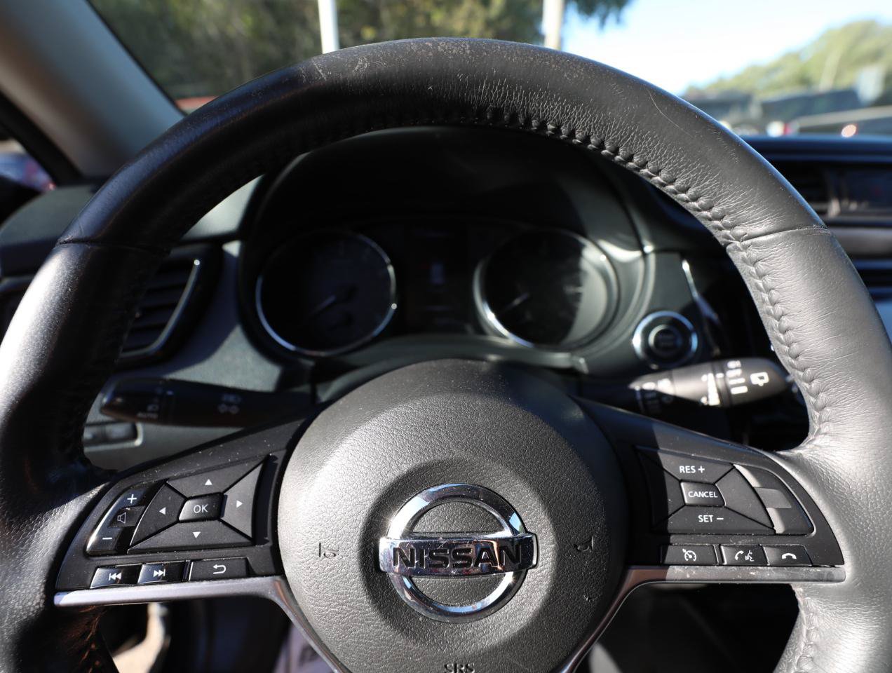 Used 2017 Nissan Rogue SV FWD image 22