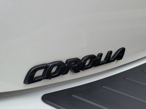 Used 2025 Toyota Corolla SE w/ SE Package FWD image 8