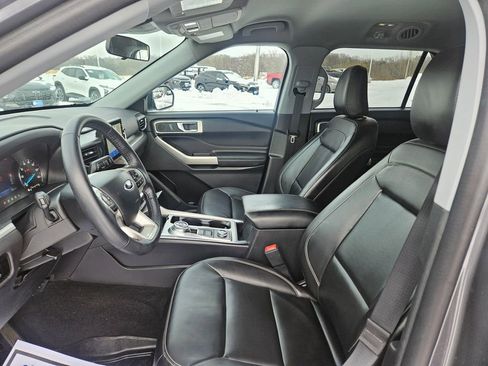 Used 2022 Ford Explorer XLT w/ Equipment Group 202A image 24