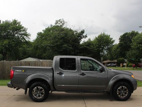 Used 2019 Nissan Frontier PRO-4X AWD/4WD image 11