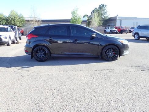 Used 2015 Ford Focus SE FWD image 4