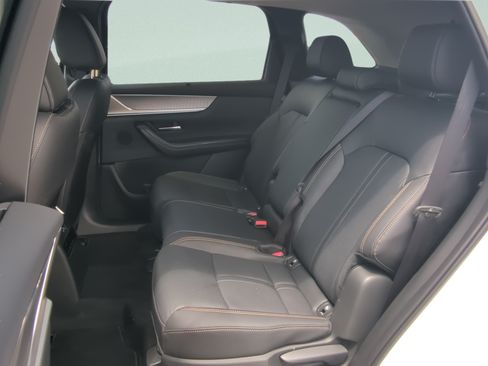 Certified 2025 MAZDA CX-70 Plug-In Hybrid w/ Premium Pkg AWD/4WD image 13