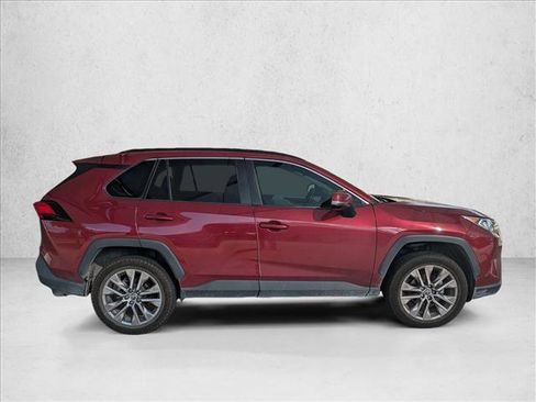 Used 2020 Toyota RAV4 XLE Premium FWD image 4