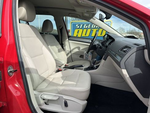 Used 2017 Volkswagen Golf S image 18