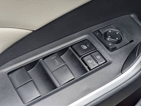 Used 2021 Toyota RAV4 XLE w/ Convenience Package FWD image 15