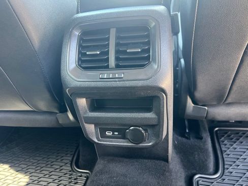 Used 2023 Volkswagen Tiguan SE FWD image 16