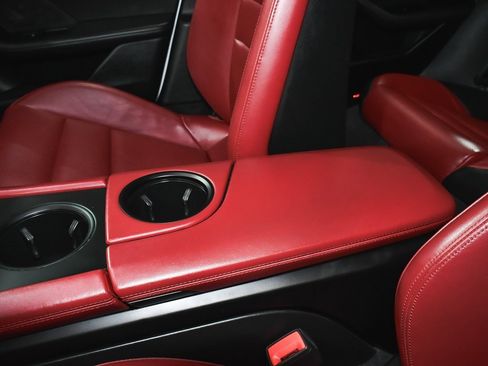 Used 2022 Porsche Taycan image 37