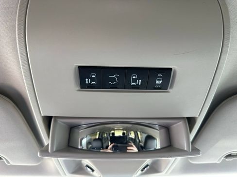 Used 2014 Chrysler Town & Country Touring-L w/ Driver Convenience Group FWD image 29