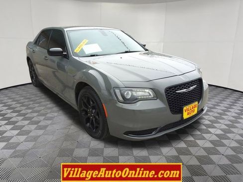 Used 2018 Chrysler 300 Touring w/ Sport Appearance Package image 15