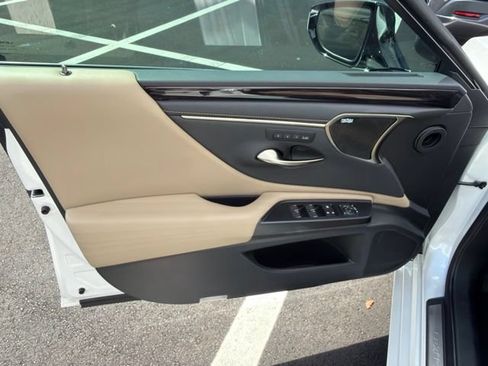 Used 2021 Lexus ES 300h w/ Premium Package FWD image 12