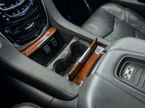 Used 2018 Cadillac Escalade Premium Luxury image 20