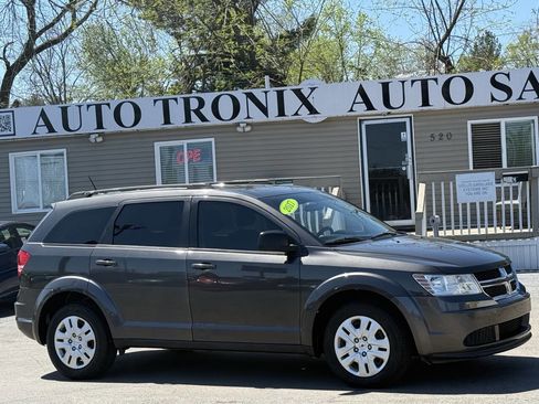 Used 2017 Dodge Journey SE FWD image 1