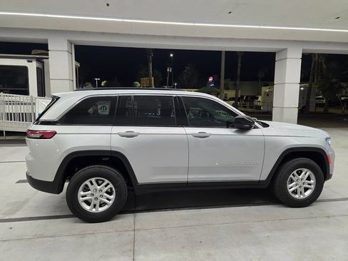 New 2025 Jeep Grand Cherokee Laredo w/ Luxury Tech Group I RWD image 7