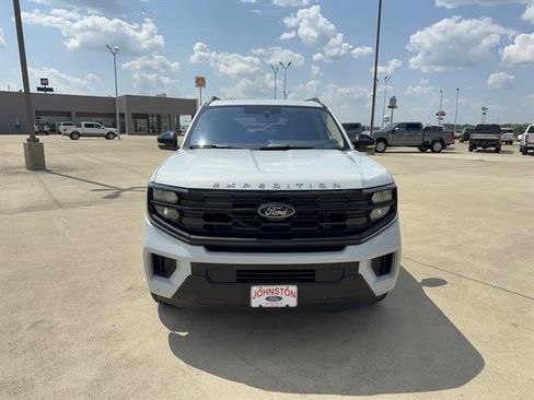 Used 2025 Ford Expedition Active RWD image 3