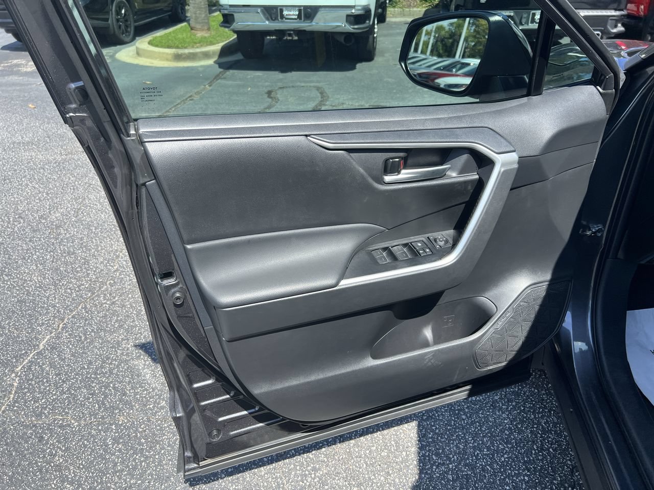 Used 2025 Toyota RAV4 XLE FWD image 14