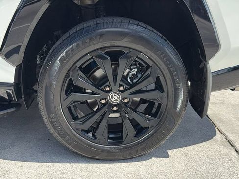 Used 2022 Toyota RAV4 XSE AWD/4WD image 19