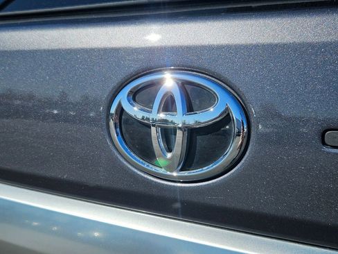 Used 2025 Toyota Sequoia Capstone AWD/4WD image 28