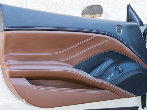 Used 2016 Ferrari California T image 21