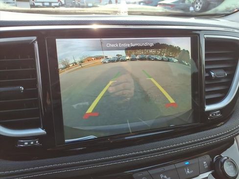 Used 2023 Chrysler Pacifica Limited image 24