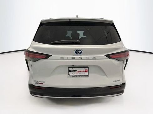 Used 2025 Toyota Sienna Limited AWD/4WD image 5