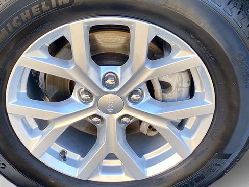 Used 2024 Jeep Grand Cherokee Limited image 30