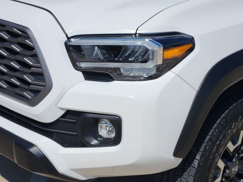 Used 2022 Toyota Tacoma TRD Off-Road w/ TRD Premium Off Road Package AWD/4WD image 6