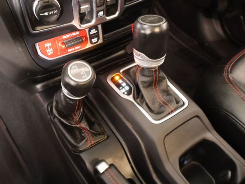 Used 2020 Jeep Gladiator Rubicon AWD/4WD image 8