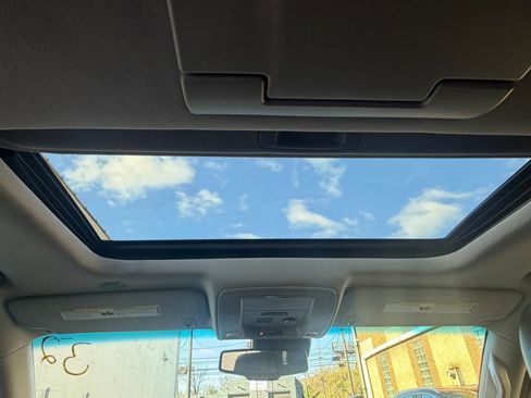 Used 2016 Chevrolet Suburban LT image 31