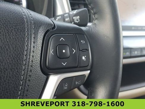 Used 2019 Toyota Highlander XLE FWD image 34